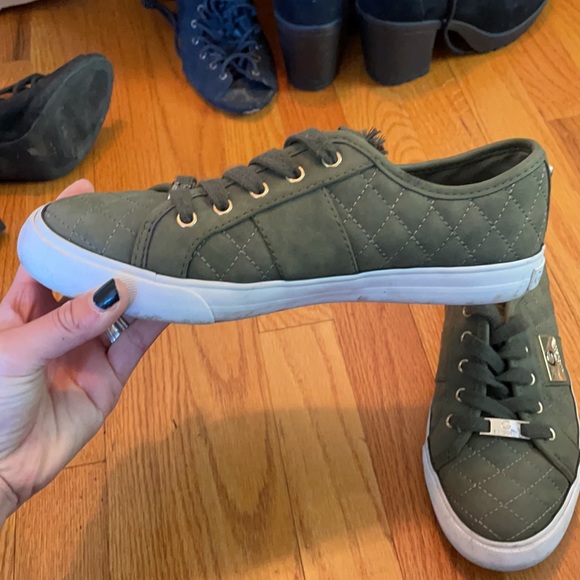 Green guess shoes - Picture 2 of 4